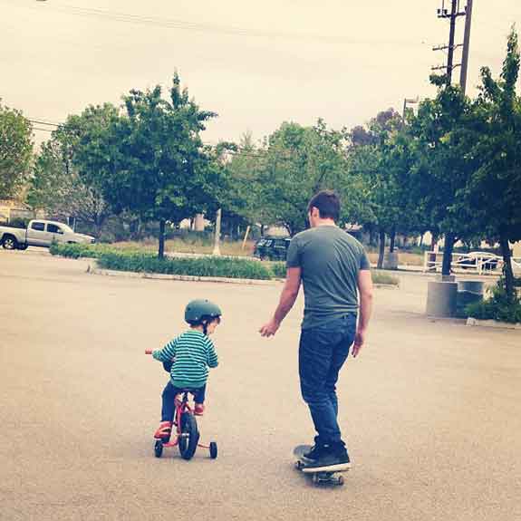 charlie-skateboarding